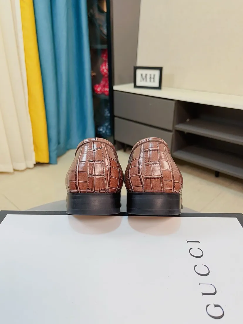 Men's shoes💰520🌸🌸【GUCCi】Original calfskin, water-dyed cowhide lining, original outsole, men's and women's fashion, formal casual leather shoes, slip-on men's and women's shoes series, young fashion, European and American trends, British style, random matching, comfortable feet, standard code: men's size 38-44 (45 can be customized)\nGrade: same style as the official website, original quality